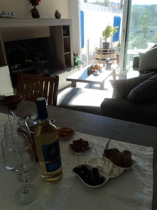 The Getaway Apartment Agia Marina  ภายนอก รูปภาพ