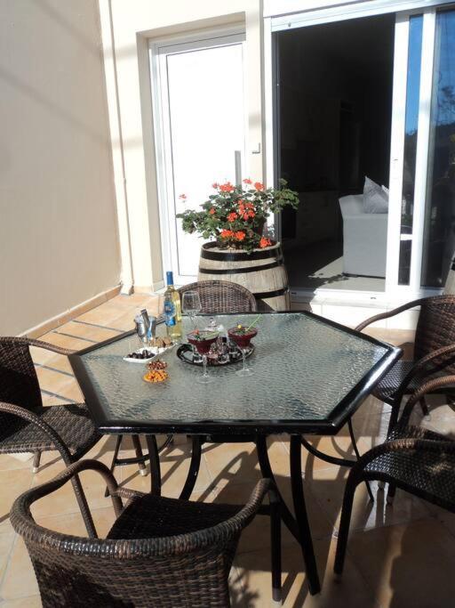 The Getaway Apartment Agia Marina  ภายนอก รูปภาพ